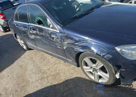 2010 Mercedes-Benz C 300 Luxury/Sport z USA, uszkodzony, nr VIN WDDGF5EB6AF491876